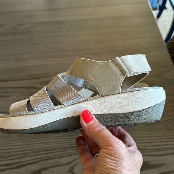 Cloudsteppers Sandals - Picture 5 of 7